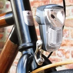 Busch-mueller Feu Sur Fourche Vélo Chargement USB IQ Eyro Busch And Muller -Vélo Soldes feu sur fourche velo chargement usb iq eyro busch and muller full 4