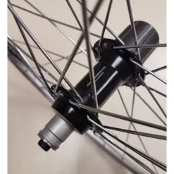 Roue Vélo Course 700 Arrière Alu Cassette à Blocage Rapide -Vélo Soldes roue velo course 700 arriere alu cassette a blocage rapide full 4