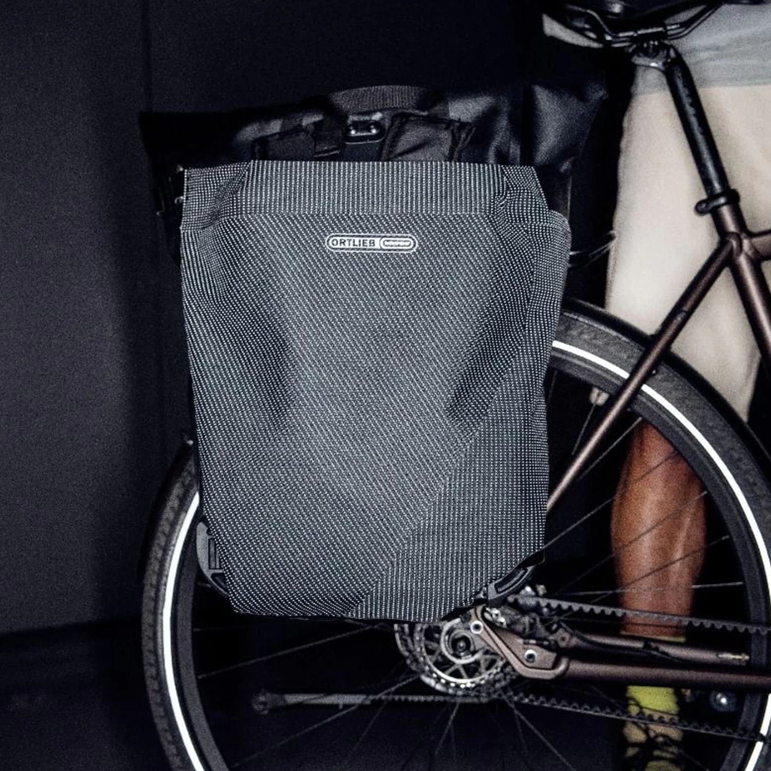 Sacoche Vélo Réfléchissante Vario PS High Visibility Ortlieb 5 Sacoche Vélo Réfléchissante Vario PS High Visibility Ortlieb – Image 5